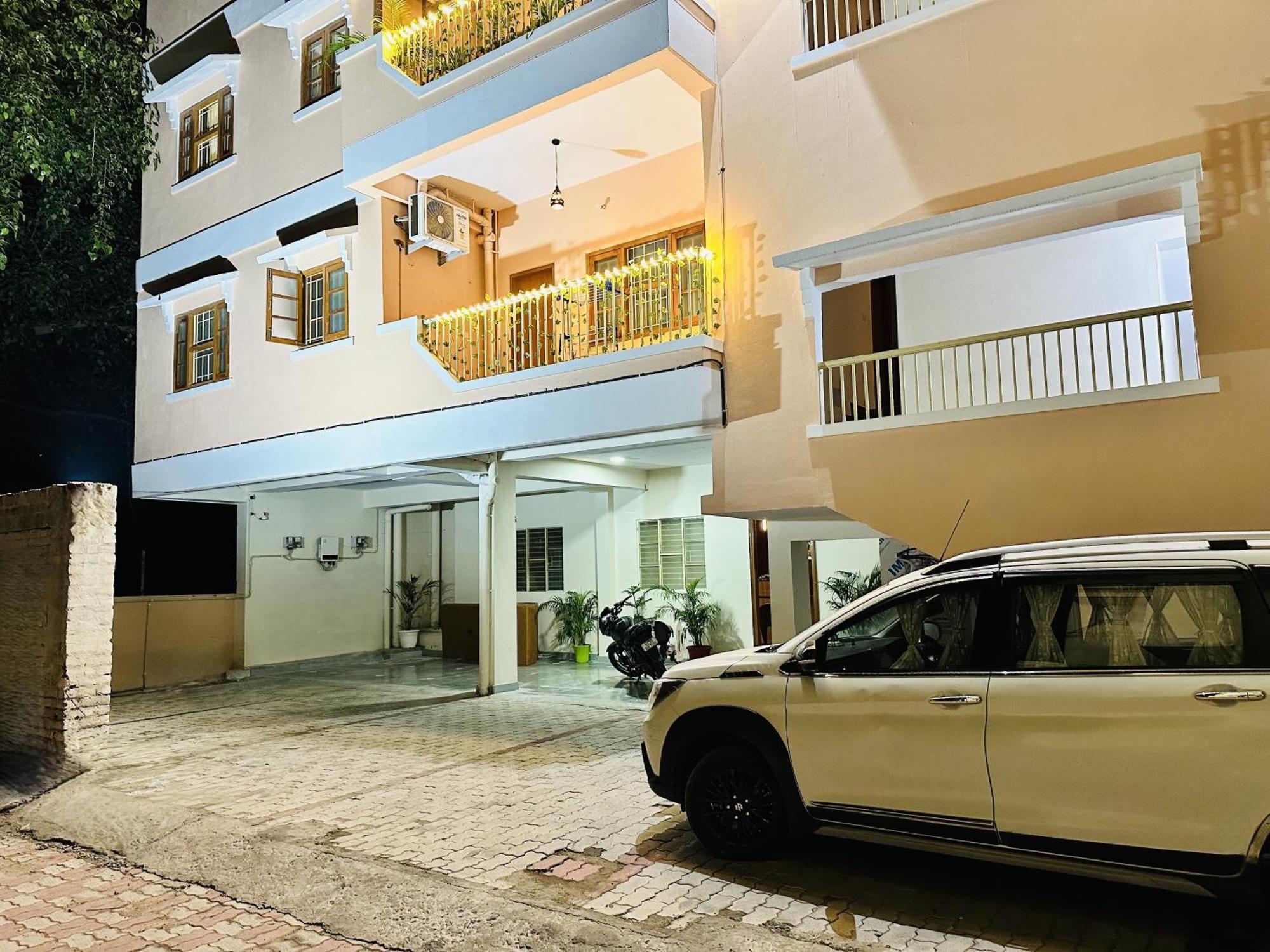 Zoomstay - 3Bhk Apartments Varanasi Exterior photo
