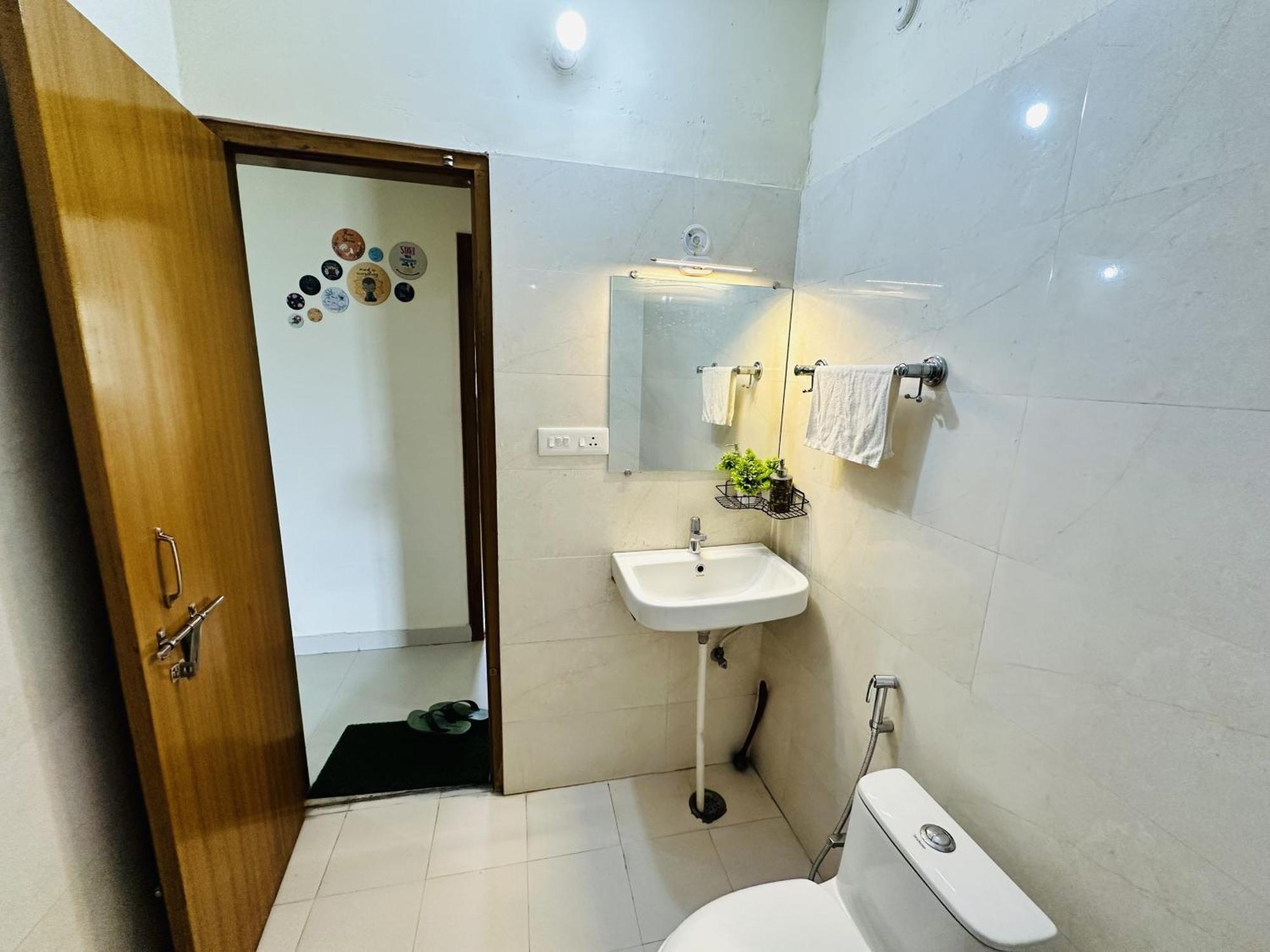 Zoomstay - 3Bhk Apartments Varanasi Exterior photo
